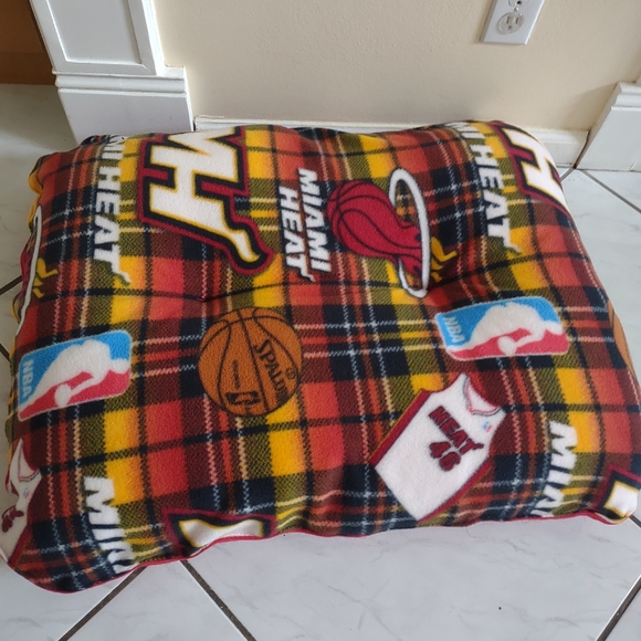 miami heat dog bed